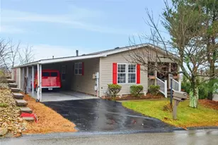 811 Wild Violet Dr, Pittsburgh, PA 15239 - Photo 2