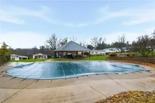 811 Wild Violet Dr, Pittsburgh, PA 15239 - Photo 32