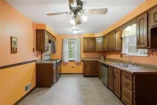 34 Sterling Dr, Robinson Twp, PA 15108 - Photo 4