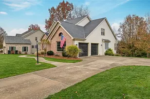 223 Fox Meadow Dr, Pine Township, PA 15090 - Photo 2