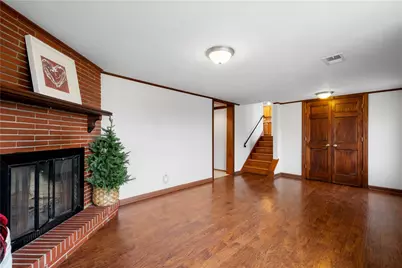 955 Vista Glen Dr, Bethel Park, PA 15102 - Photo 10