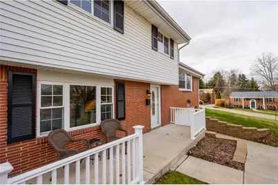 955 Vista Glen Dr, Bethel Park, PA 15102 - Photo 2