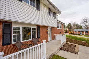 955 Vista Glen Dr, Bethel Park, PA 15102 - Photo 2