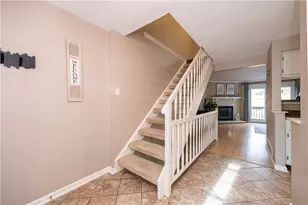 204 Clearbrook Ct, Cranberry Township, PA 16066 - Photo 4