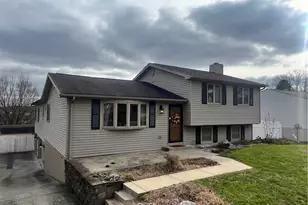 219 Wren Dr, Hempfield Township, PA 15601 - Photo 2