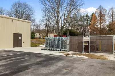 1221 Lawrence Ave, Ellwood City, PA 16117 - Photo 12