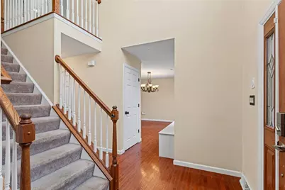 699 Surfside Dr, Pittsburgh, PA 15239 - Photo 2