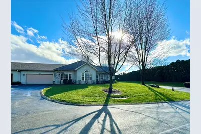 3534 Hunters Woods Blvd #3, Neshannock Township, PA 16105 - Photo 2