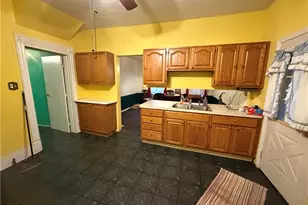 154 S Richhill St, Franklin Township, PA 15370 - Photo 2