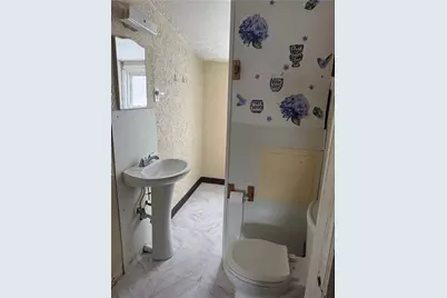 1002 Webster St, Farrell, PA 16121 - Photo 6