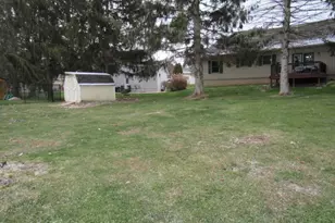 860 Lansberry Ct, Somerset Boro, PA 15501 - Photo 4