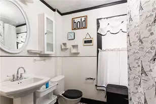 1228 Washington St, Farrell, PA 16121 - Photo 6