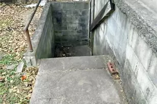 214 S 7th St, Jeannette, PA 15644 - Photo 28