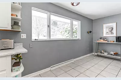 1962 Shady Oak Dr, Pittsburgh, PA 15101 - Photo 12
