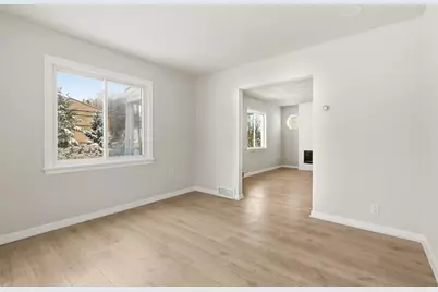 2531 South Park Road, Bethel Park, PA 15102 - Photo 4