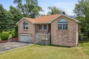 205 Veneze Dr, Robinson Twp, PA 15205 - Photo 2