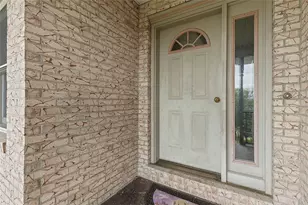 205 Veneze Dr, Robinson Twp, PA 15205 - Photo 4