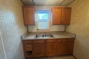 637 Memorial Dr, Pittsburgh, PA 15068 - Photo 8