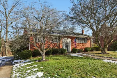 108 Shippen Dr, Moon/Crescent Twp, PA 15108 - Photo 2