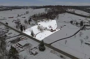 2976 Henderson Rd, Mount Pleasant, PA 15301 - Photo 4