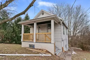 807 Toman Ave, Clairton, PA 15025 - Photo 2