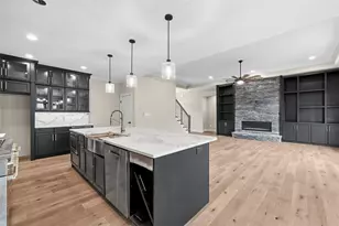 1065 Skyline Dr, Cecil, PA 15317 - Photo 14