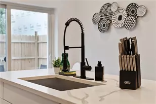 1240 Butterfield Wy, Pittsburgh, PA 15212 - Photo 14