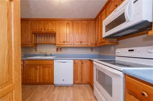 410 Anna Marie Dr, Cranberry Township, PA 16066 - Photo 8