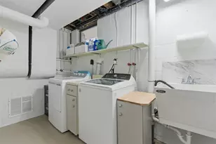 979 Cork Dr, Bethel Park, PA 15102 - Photo 10