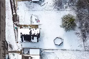 325 E Grant St, Houston, PA 15342 - Photo 4