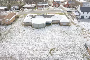 4701 Doverdell Dr, Pittsburgh, PA 15236 - Photo 36