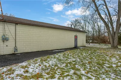 1909 E Washington St, Shenango Township, PA 16101 - Photo 6