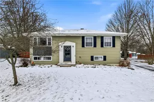 1415 Wakefield Dr, Hermitage, PA 16148 - Photo 1