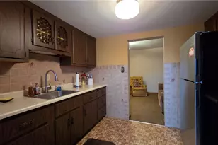 225 McKinley Ave, Vandergrift, PA 15629 - Photo 8