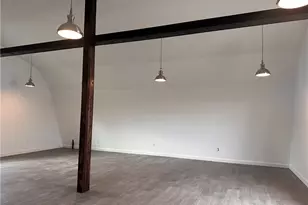 11 Clyde St, Wayne Township, PA 16117 - Photo 4