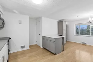 5843 Wilson Dr, Bethel Park, PA 15102 - Photo 10