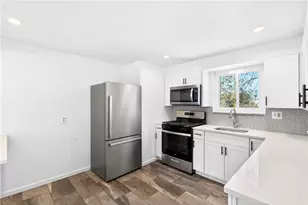 138 Peters Dr, Pittsburgh, PA 15116 - Photo 10