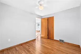 138 Peters Dr, Pittsburgh, PA 15116 - Photo 16