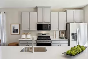 695 Olivia St, Collier Township, PA 15205 - Photo 16