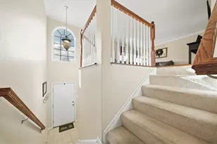 157 Kensington Dr, Ohio Township, PA 15237 - Photo 2