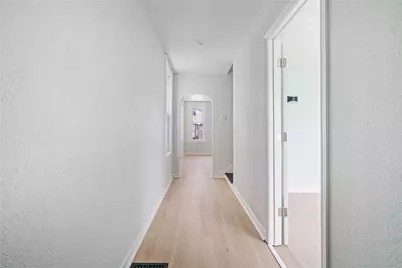 67 Ruth St, Pittsburgh, PA 15211 - Photo 2