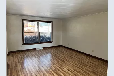 1014 Jefferson Ave, Jeannette, PA 15644 - Photo 2