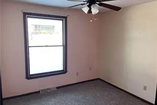 1014 Jefferson Ave, Jeannette, PA 15644 - Photo 14