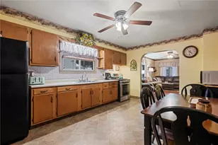 44 Franklin Ave, Ellwood City, PA 16117 - Photo 8