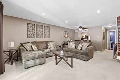 711 Newton Square, Moon/Crescent Twp, PA 15108 - Photo 6