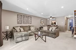 711 Newton Square, Moon/Crescent Twp, PA 15108 - Photo 6