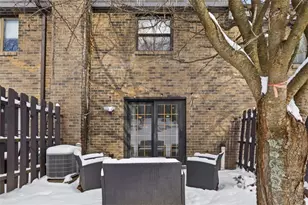 711 Newton Square, Moon/Crescent Twp, PA 15108 - Photo 24