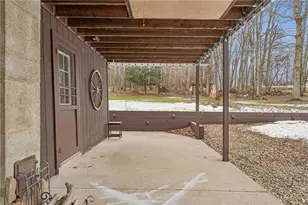 216 Clubhouse Dr, Loyalhanna, PA 15681 - Photo 10