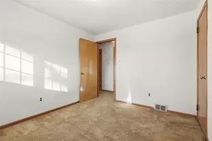 2464 Henry Ln, Pittsburgh, PA 15143 - Photo 16