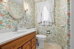 2464 Henry Ln, Pittsburgh, PA 15143 - Photo 14